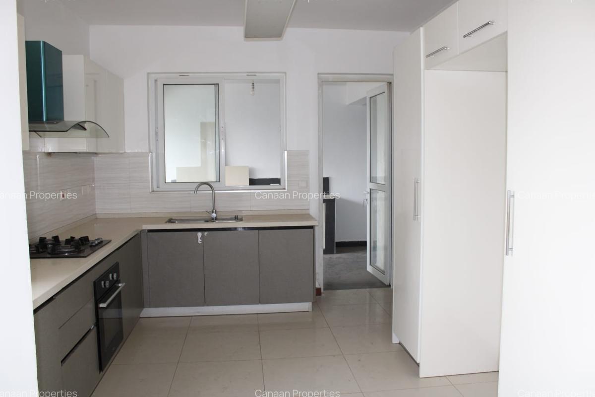 4 Bed Apartment with En Suite in Parklands - 10