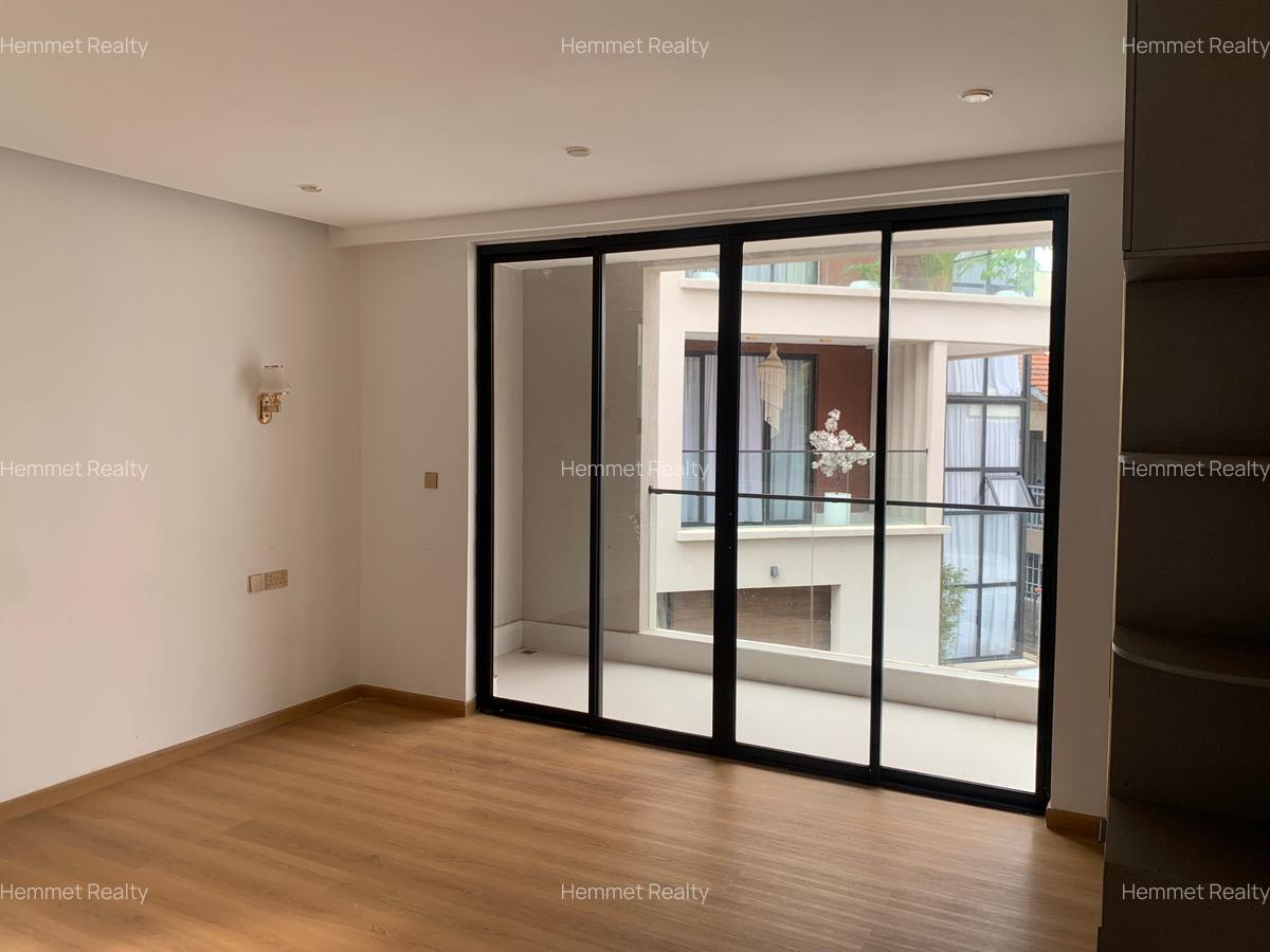 5 Bed Townhouse with En Suite in Lavington - 8