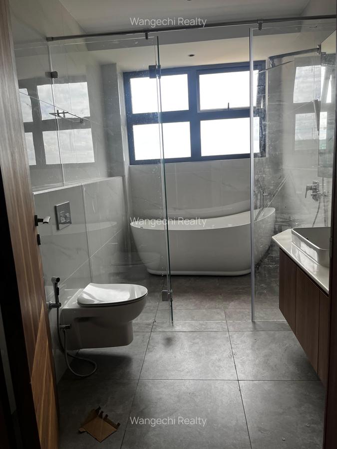 4 Bed Apartment with En Suite at Riverside Drive - 14