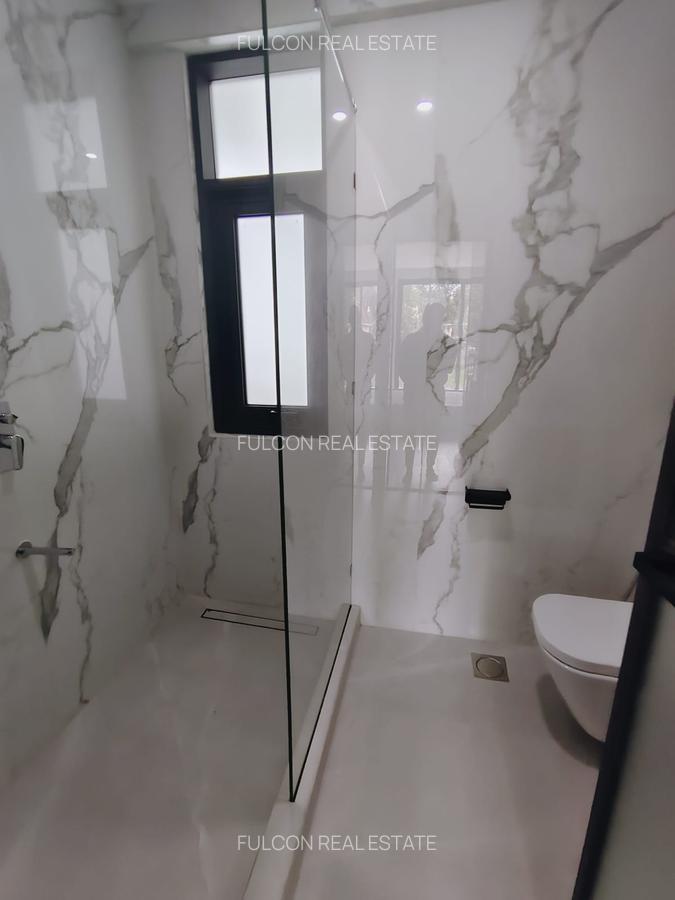 6 Bed Villa with En Suite in Lavington - 3