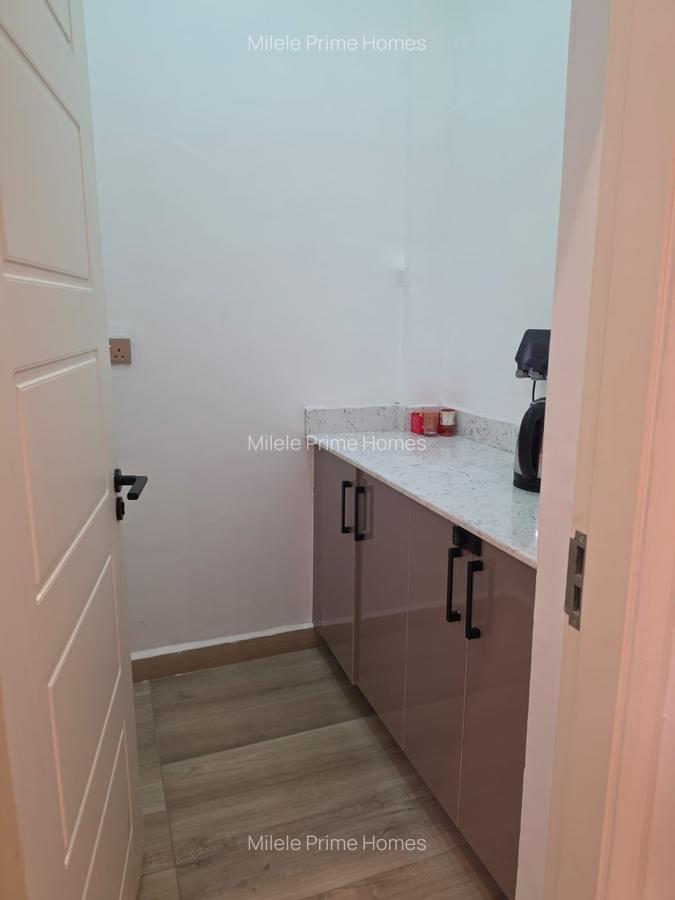 Serviced 6 Bed Apartment with En Suite at Parklands - 16