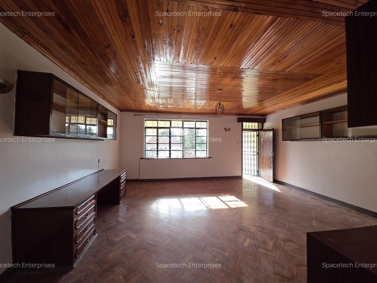 5 Bed House with En Suite in Runda - 18