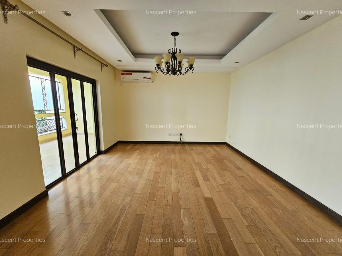 3 Bed Apartment with En Suite in Riverside - 10