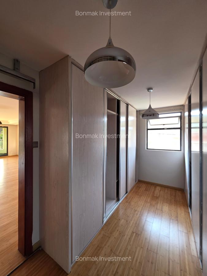 5 Bed Townhouse with En Suite at Lavington Green - 19
