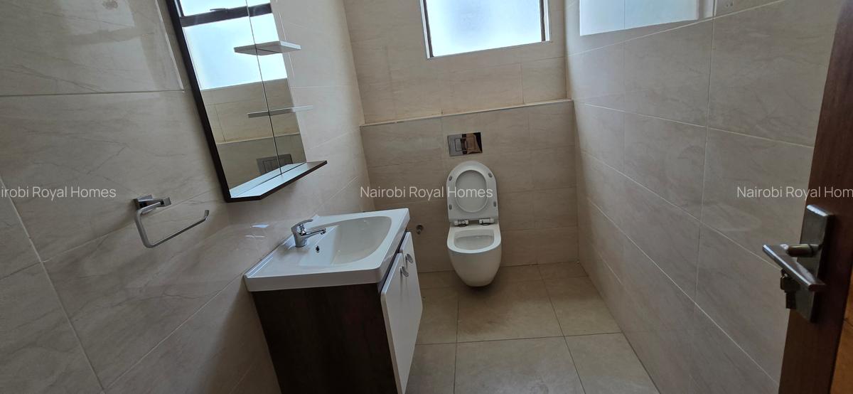 5 Bed Townhouse with En Suite at Lavington Road - 19