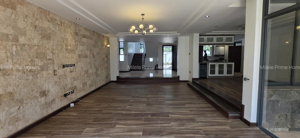 5 Bed Townhouse with En Suite in Lavington - 4