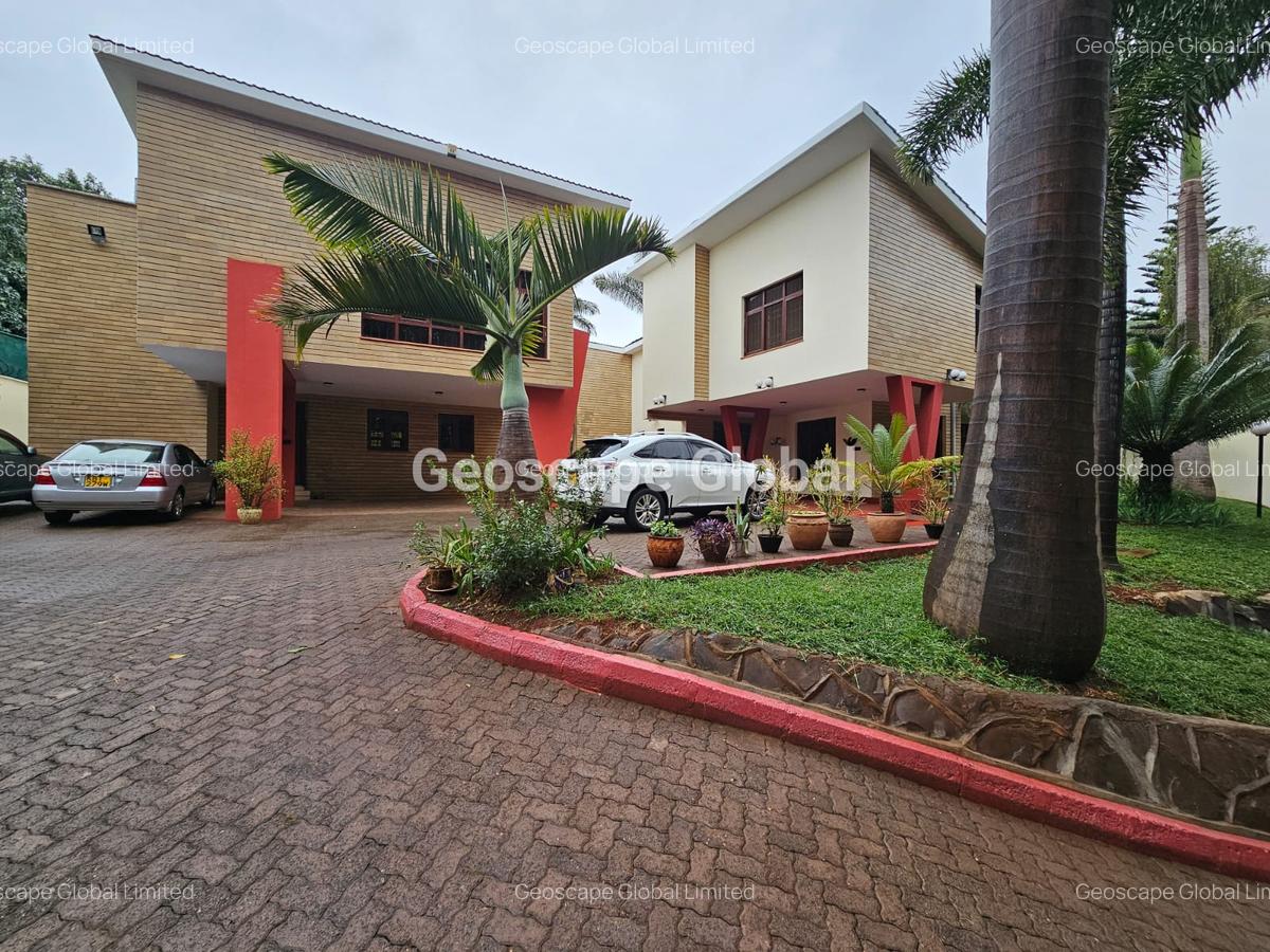 4 Bed House with En Suite in Spring Valley - 1