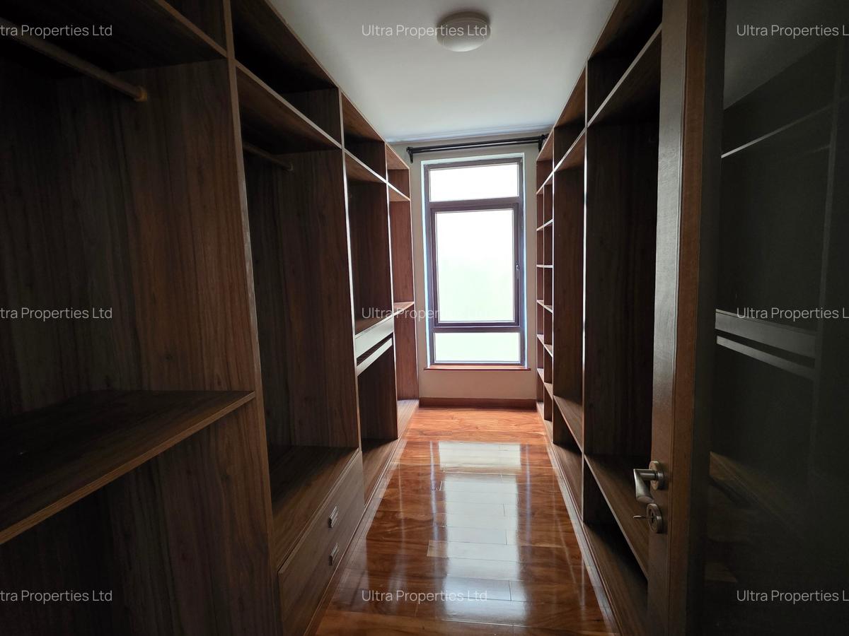 5 Bed Townhouse with En Suite in Lavington - 11