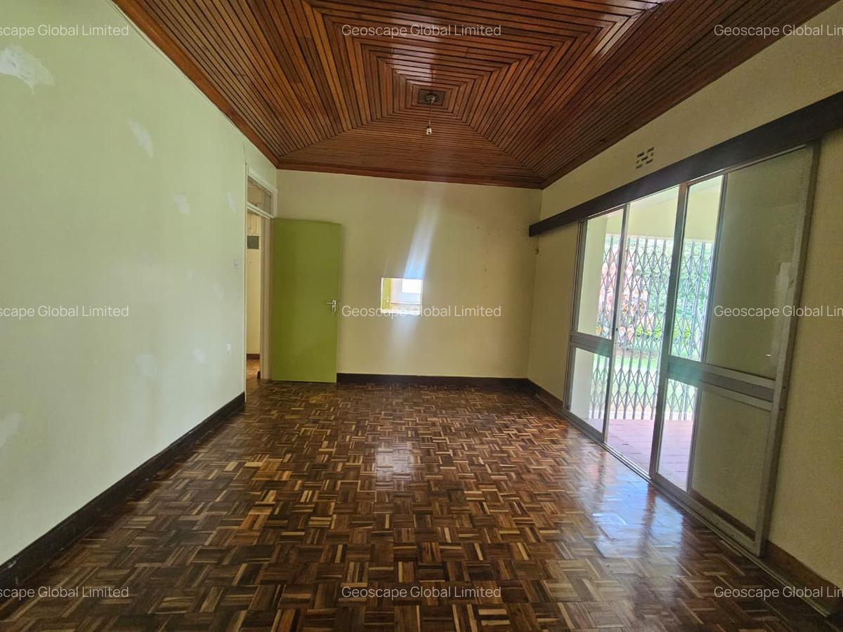 4 Bed House with En Suite in Runda - 2