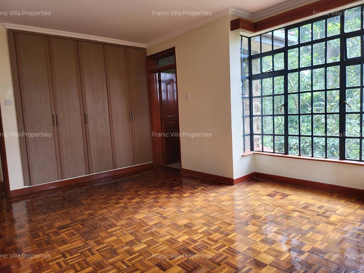 5 Bed Villa with En Suite at Rosslyn Height - 14