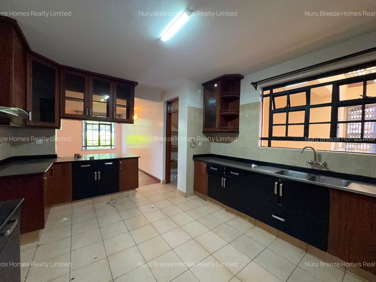 4 Bed Townhouse with En Suite in Lavington - 11