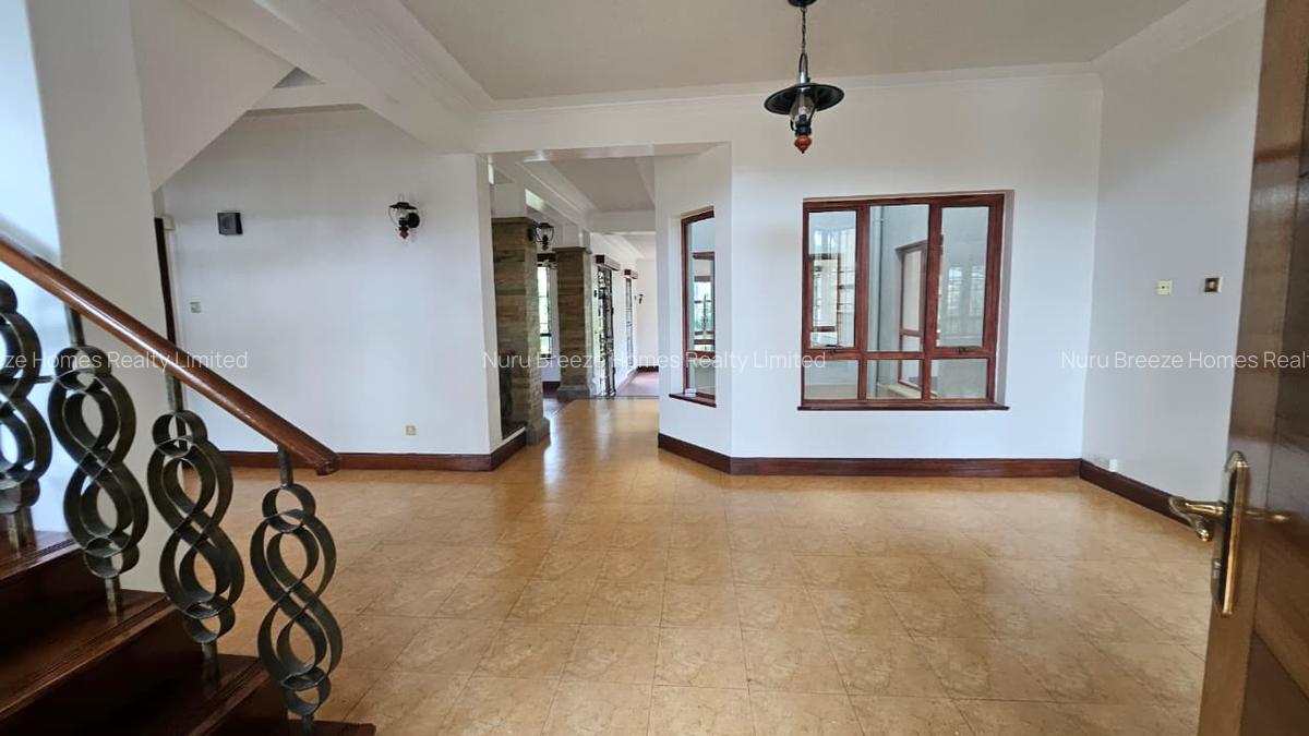 5 Bed House with En Suite in Runda - 14