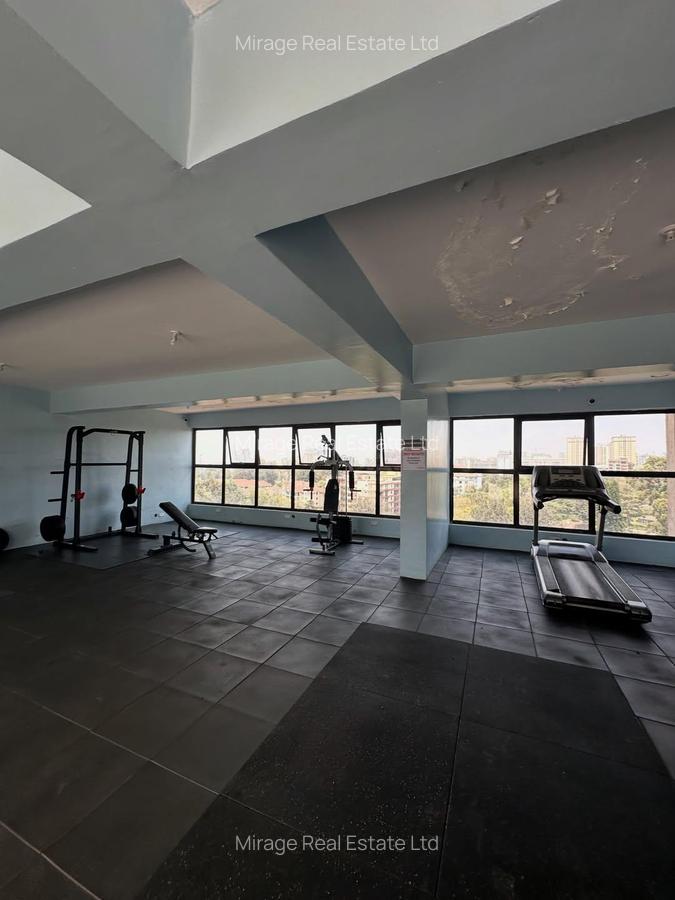 1 Bed Apartment with Swimming Pool in Dennis Pritt - 12