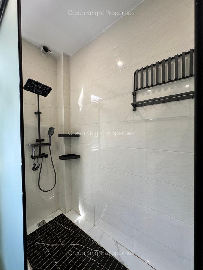 5 Bed Townhouse with En Suite in Lavington - 6