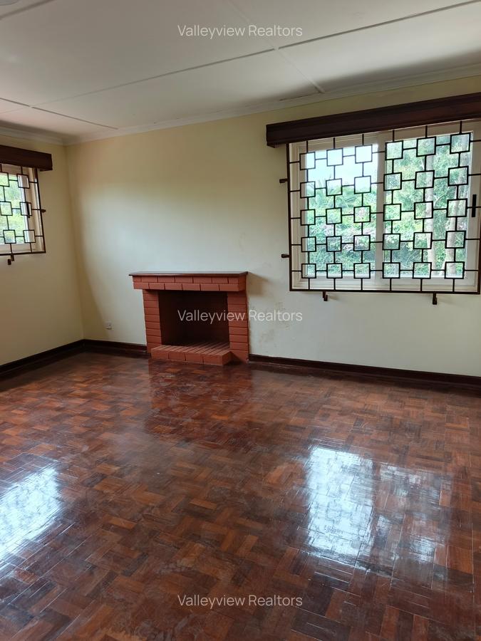 4 Bed Townhouse with En Suite at Lavington - 18