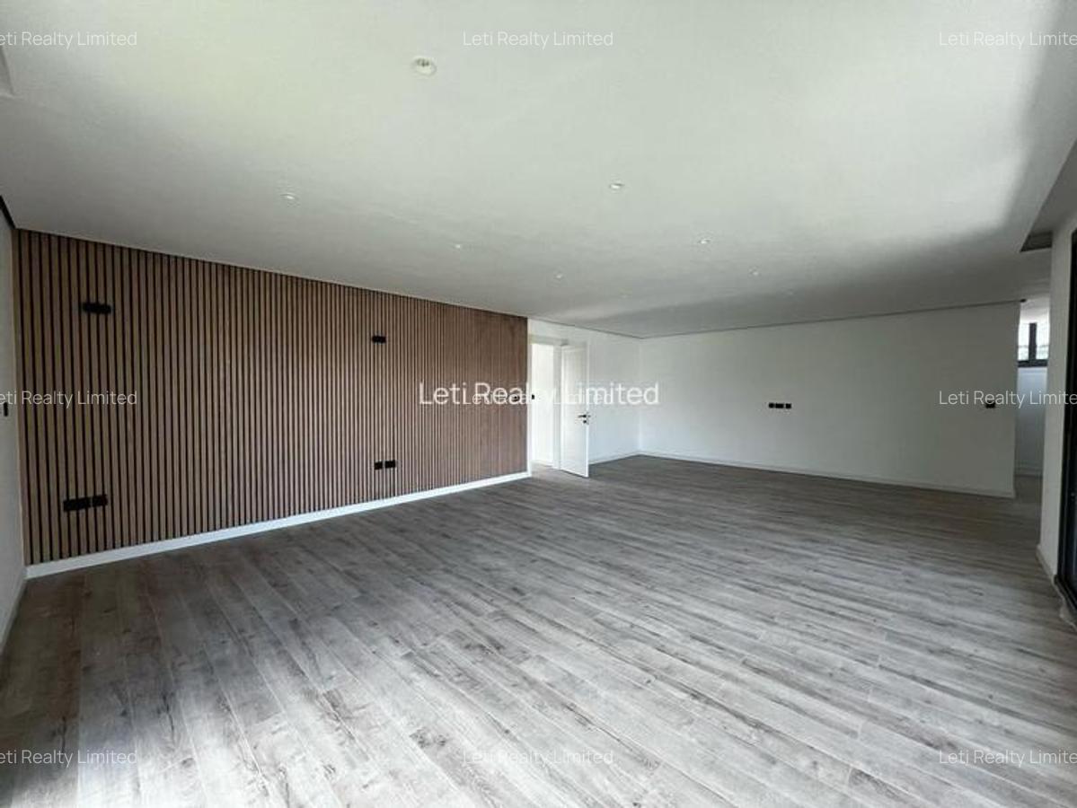 5 Bed Townhouse with En Suite in Lavington - 9