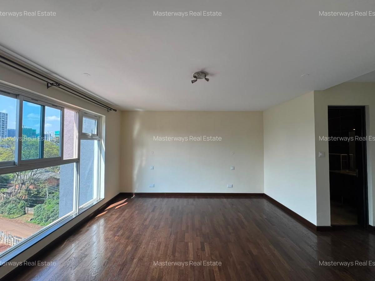 3 Bed Apartment with En Suite in Riverside - 12