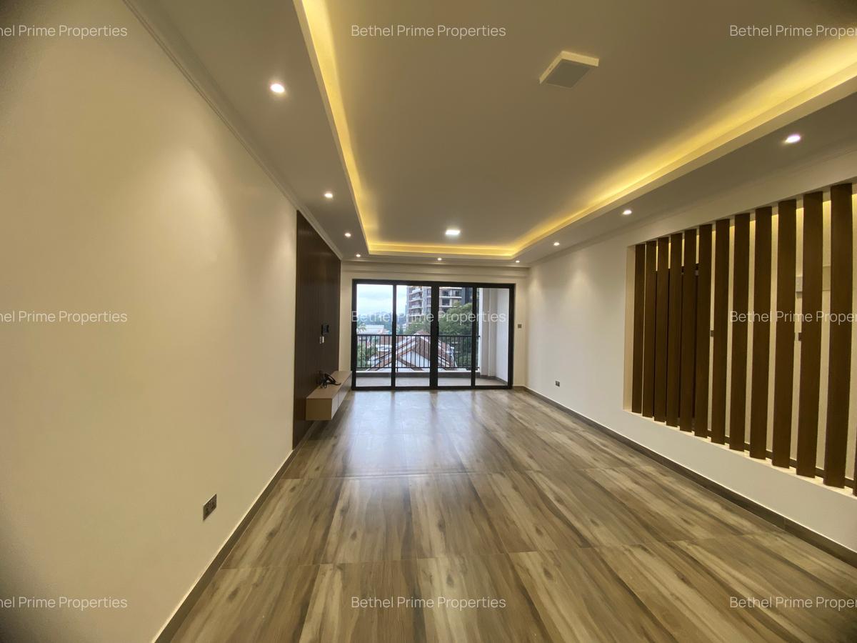 2 Bed Apartment with En Suite in Brookside - 4