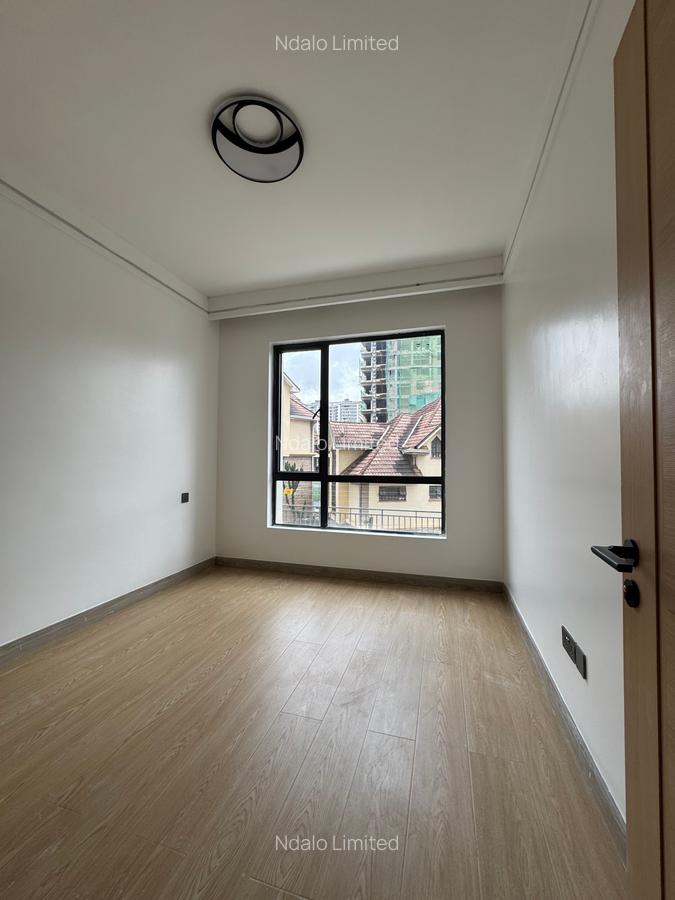 1 Bed Apartment with En Suite at Lavington - 6