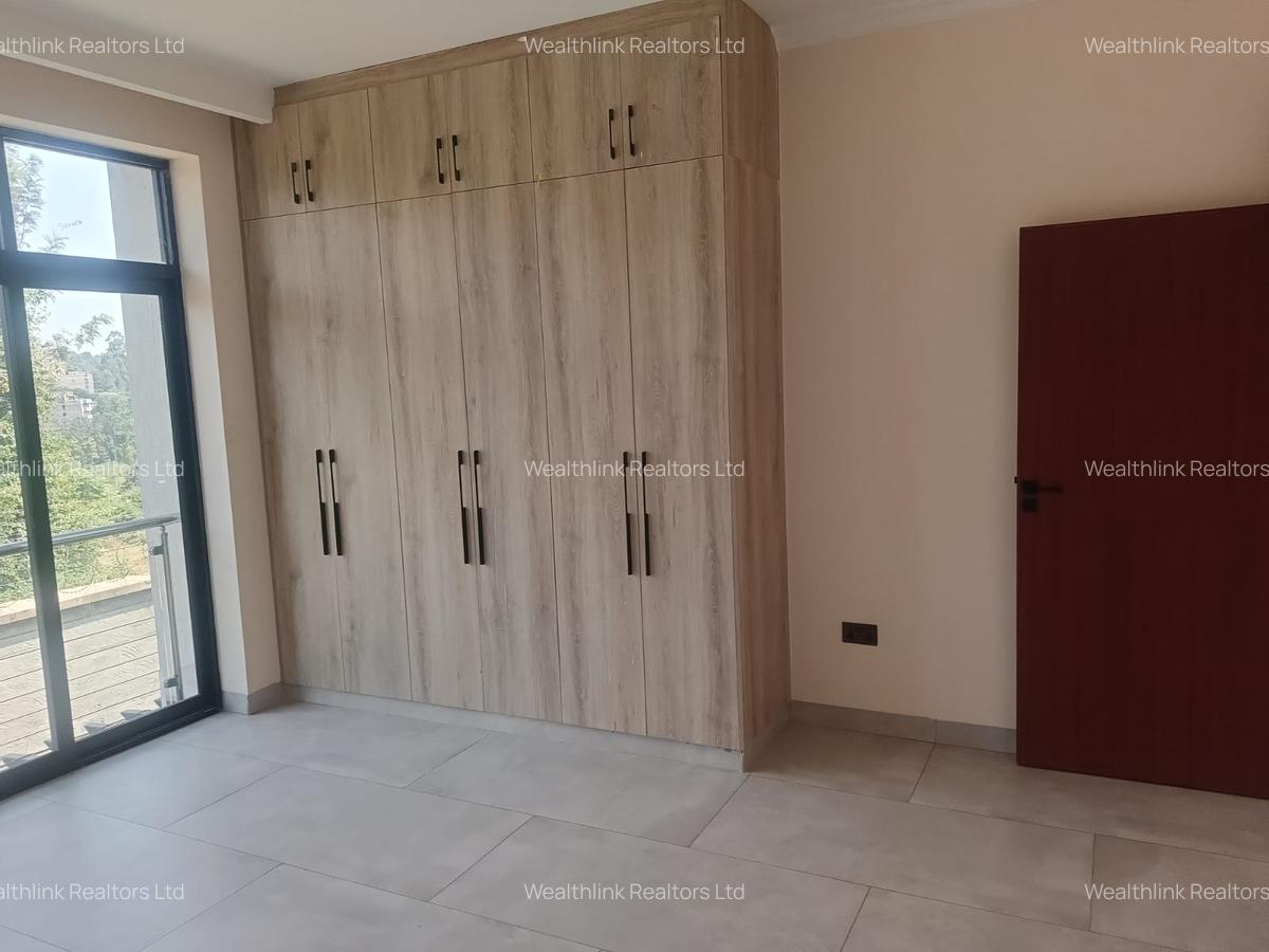 4 Bed Townhouse with En Suite at Kist - 12