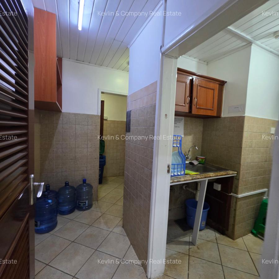 29,000 ft² Office with Service Charge Included in Kilimani - 7
