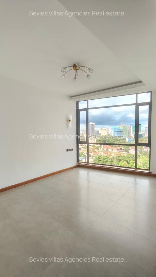 3 Bed Apartment with En Suite at Riverside - 12