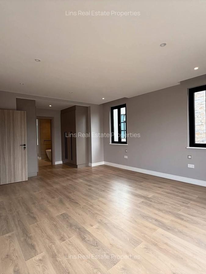 4 Bed Townhouse with En Suite in Runda - 16