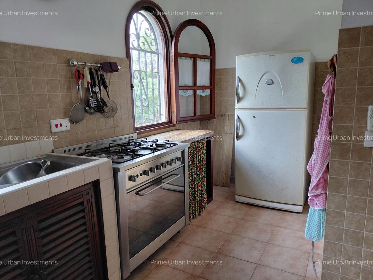 4 Bed House with En Suite at Watamu Beach - 5