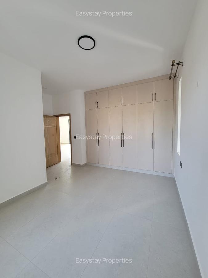 2 Bed Apartment with En Suite in Brookside - 6