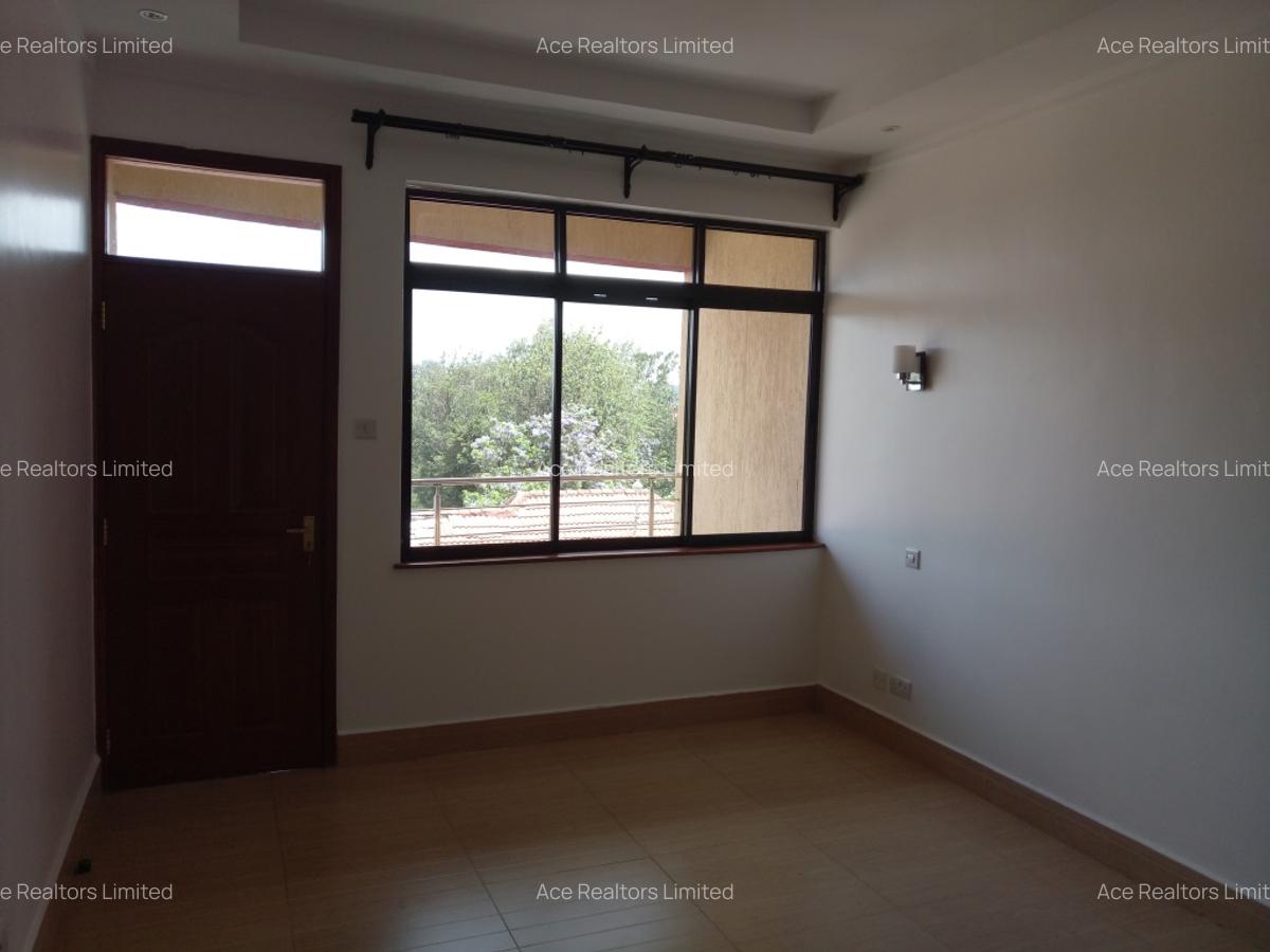 3 Bed Apartment with En Suite at Denis Prit - 11