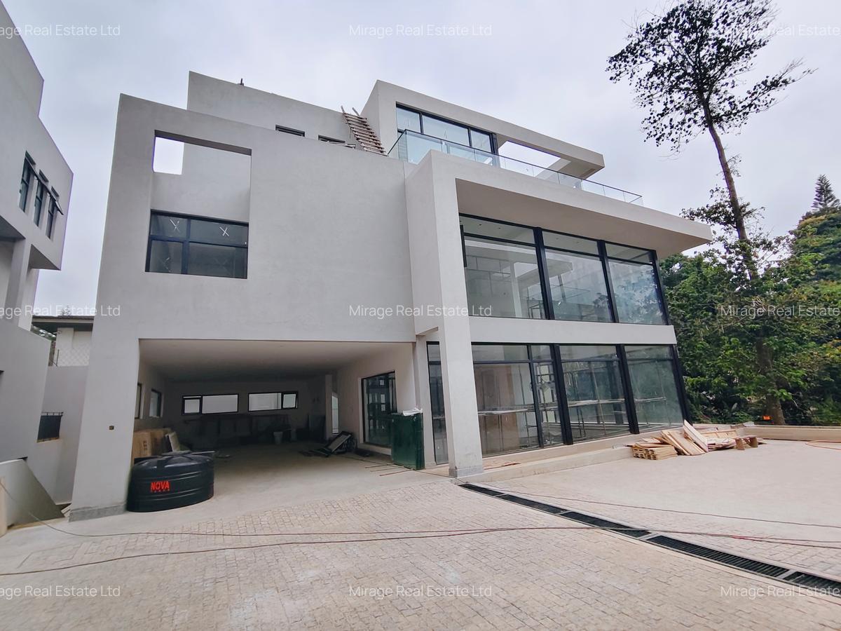 6 Bed Villa with En Suite in Lavington - 3