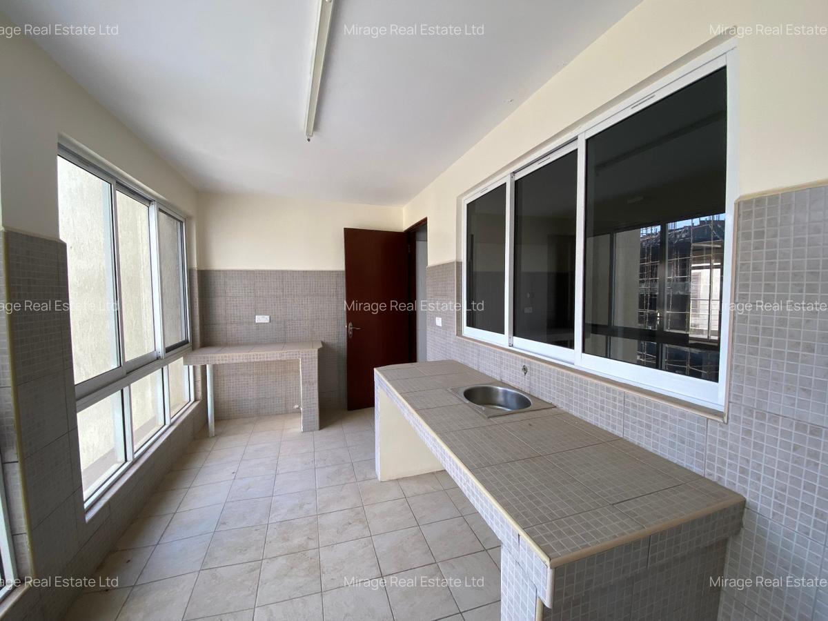 3 Bed Apartment with En Suite in General Mathenge - 15