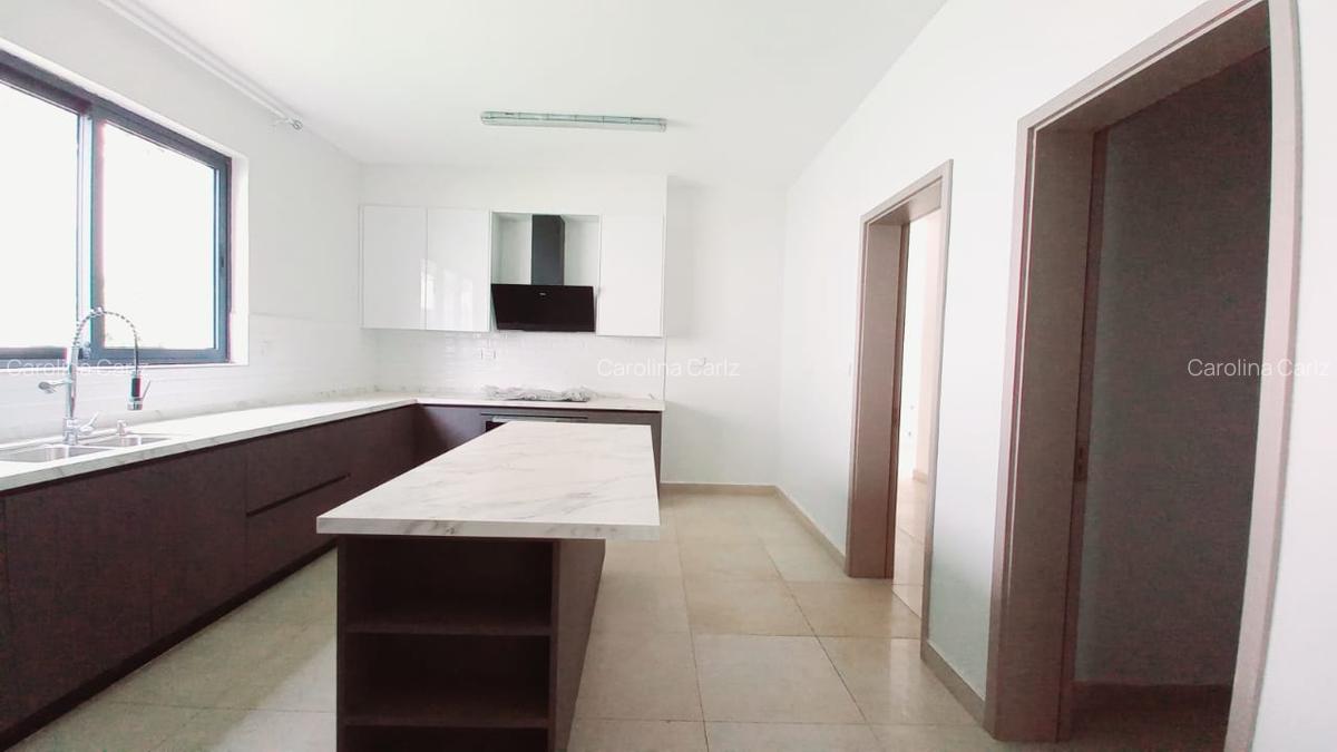 5 Bed Townhouse with En Suite in Lavington - 5
