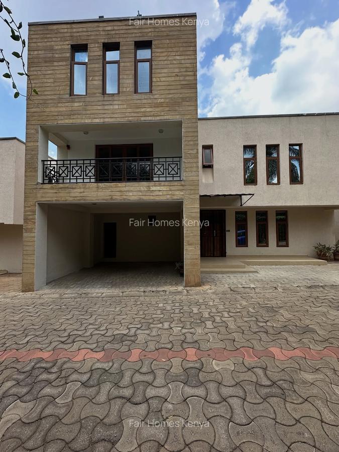 5 Bed Townhouse with En Suite at Convent Drive - 2