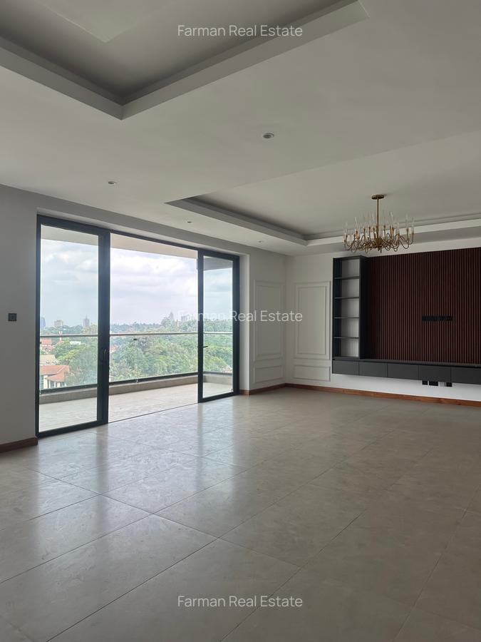 3 Bed Apartment with En Suite in Riverside - 12