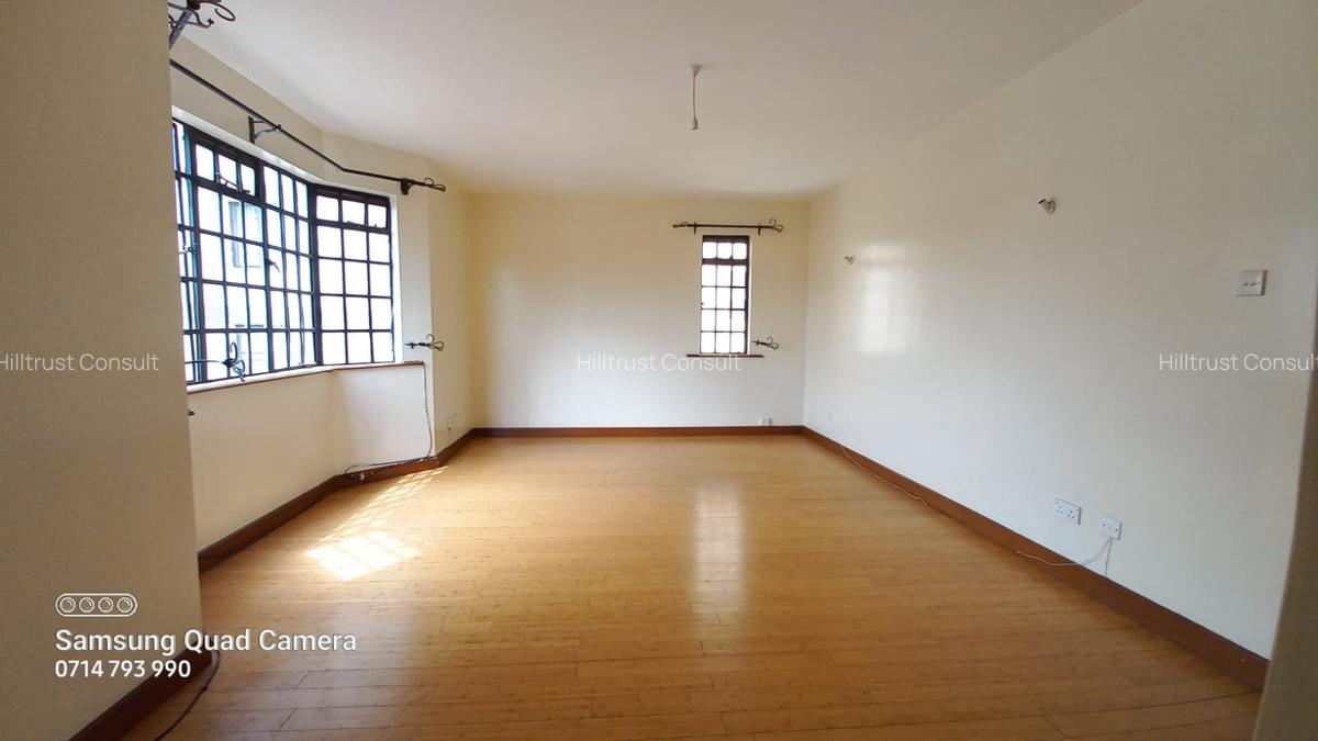 4 Bed Apartment with En Suite in Brookside - 1