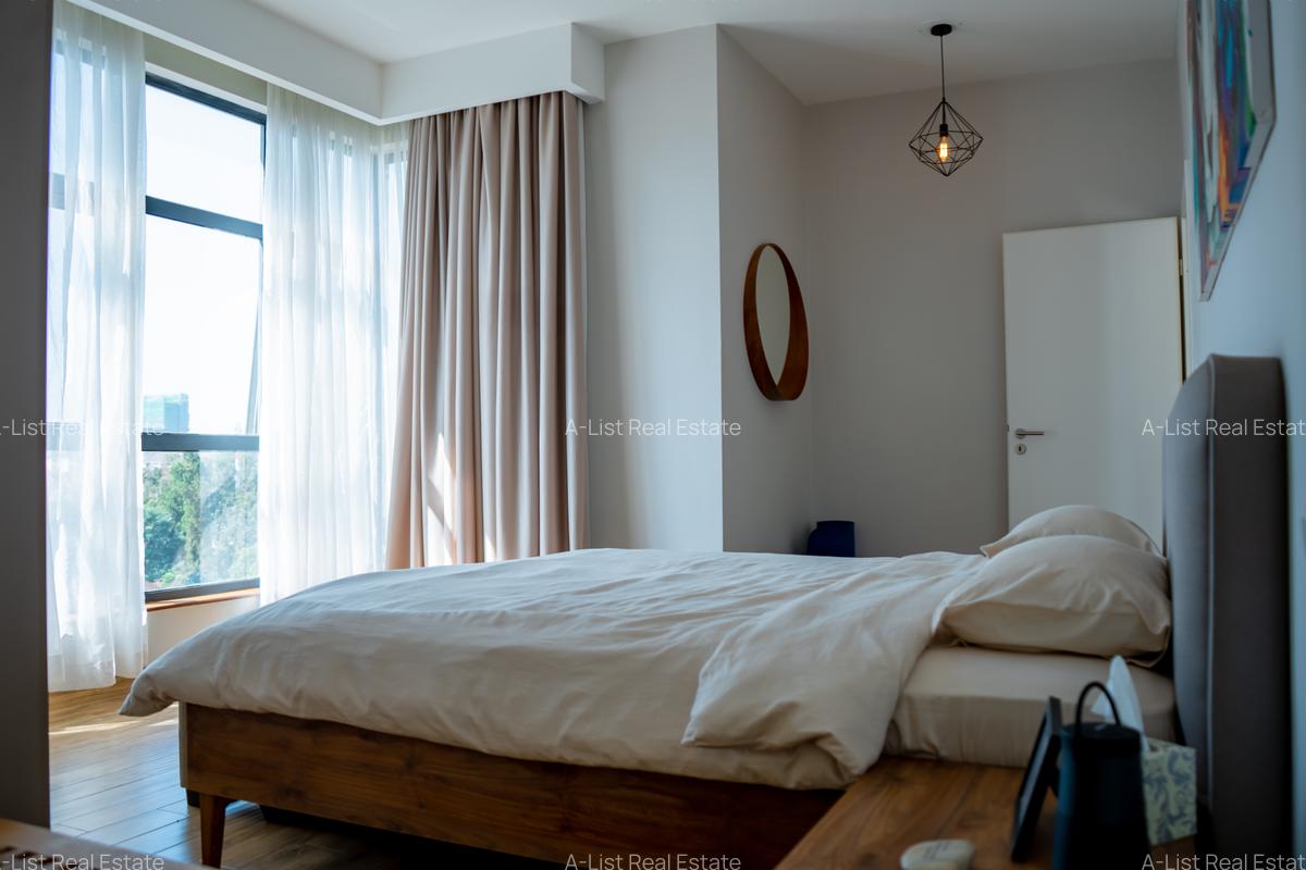 4 Bed Apartment with En Suite at Riverside Drive - 14