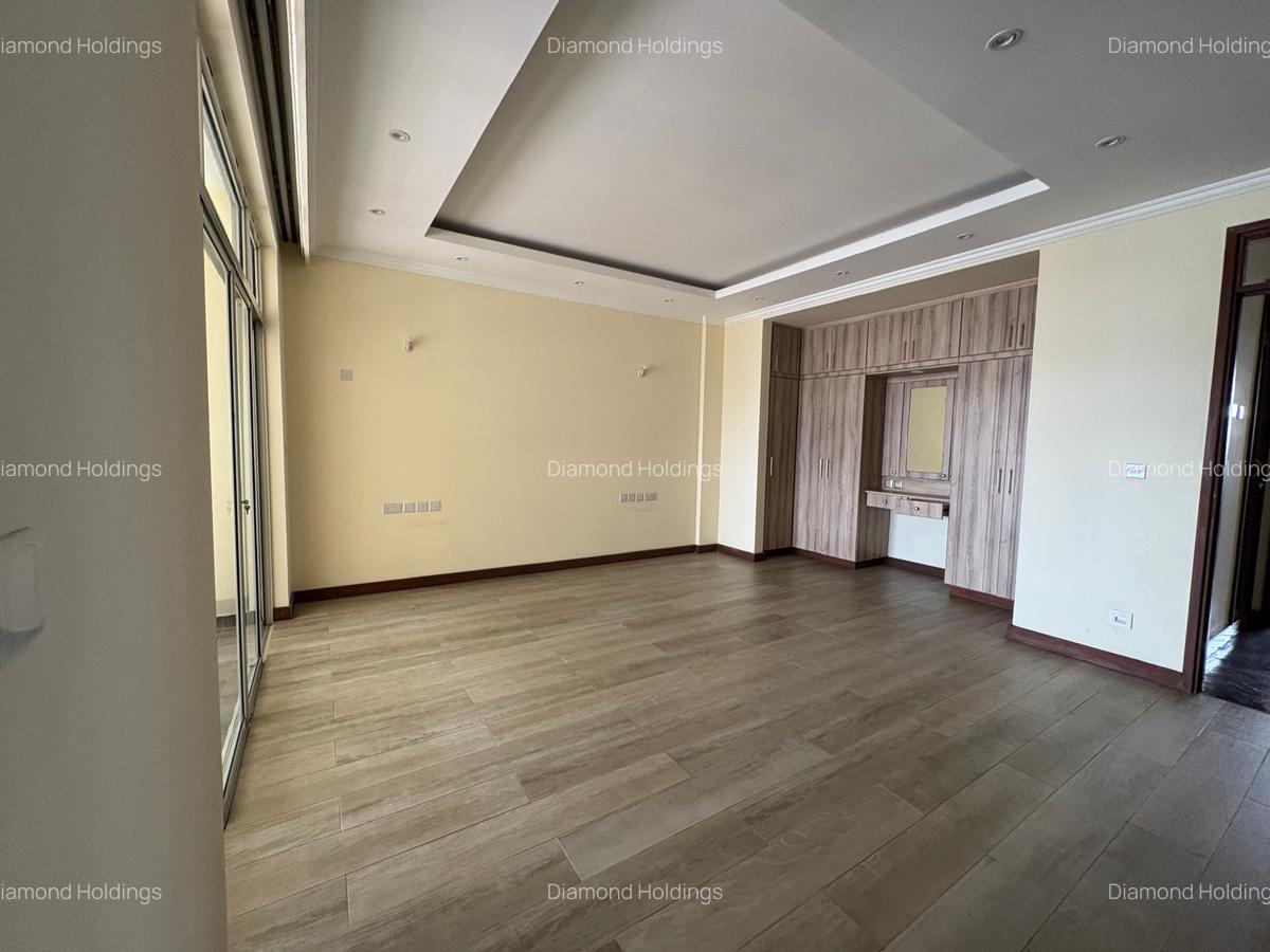 2 Bed Apartment with En Suite in Parklands - 2