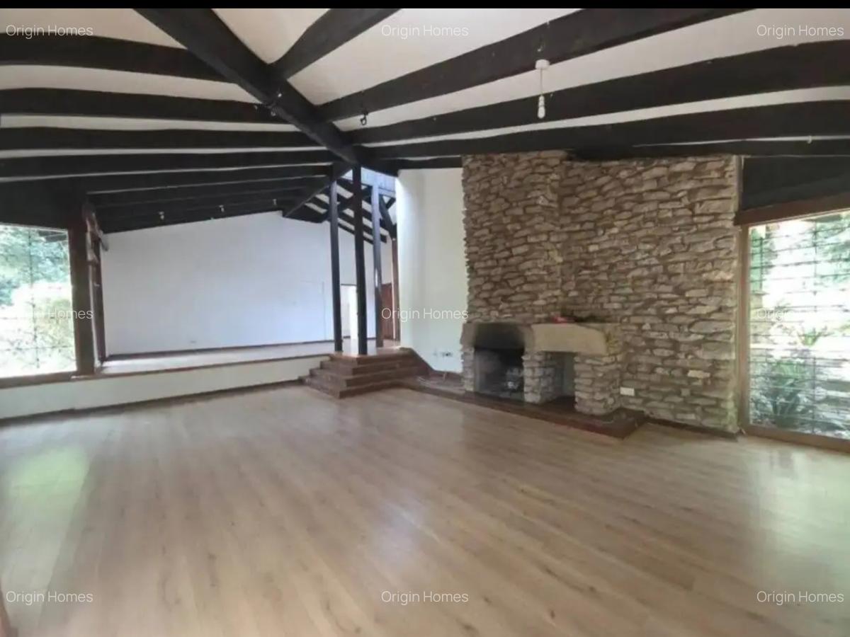 4 Bed House with En Suite at Lake View - 2