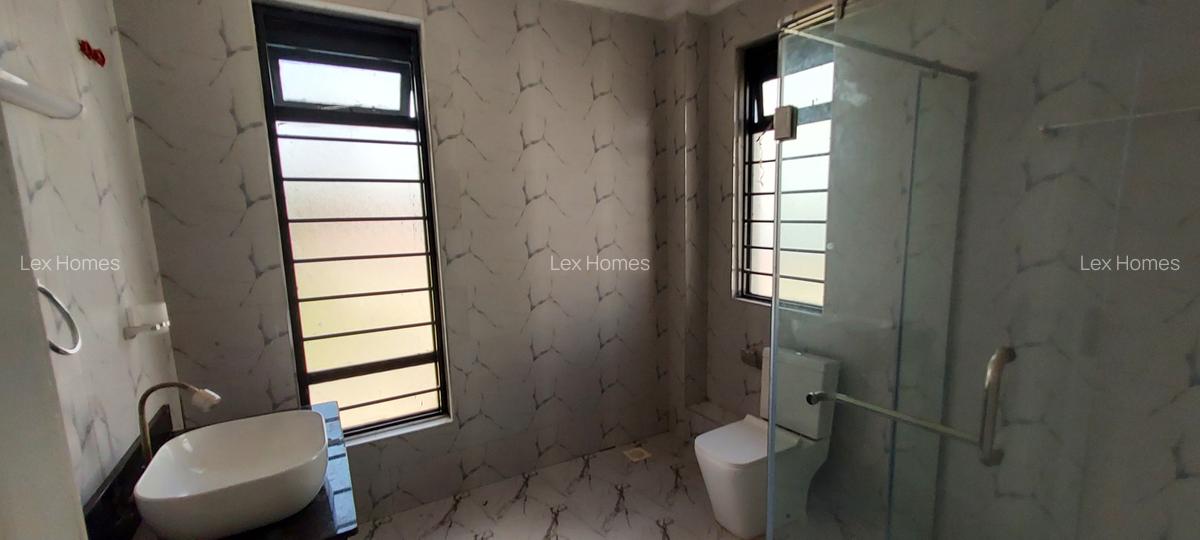 4 Bed House with En Suite at Rimpa Road - 14