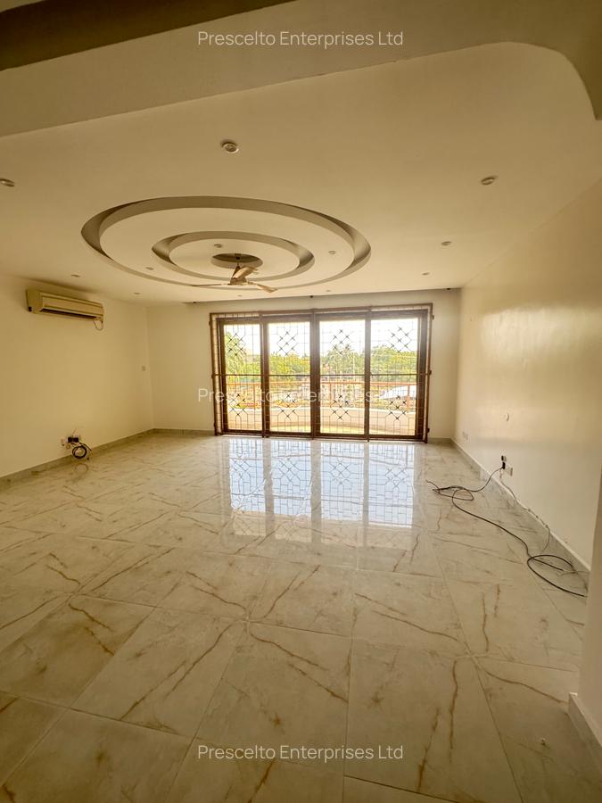 3 Bed Apartment with En Suite at Off Links Road - 3
