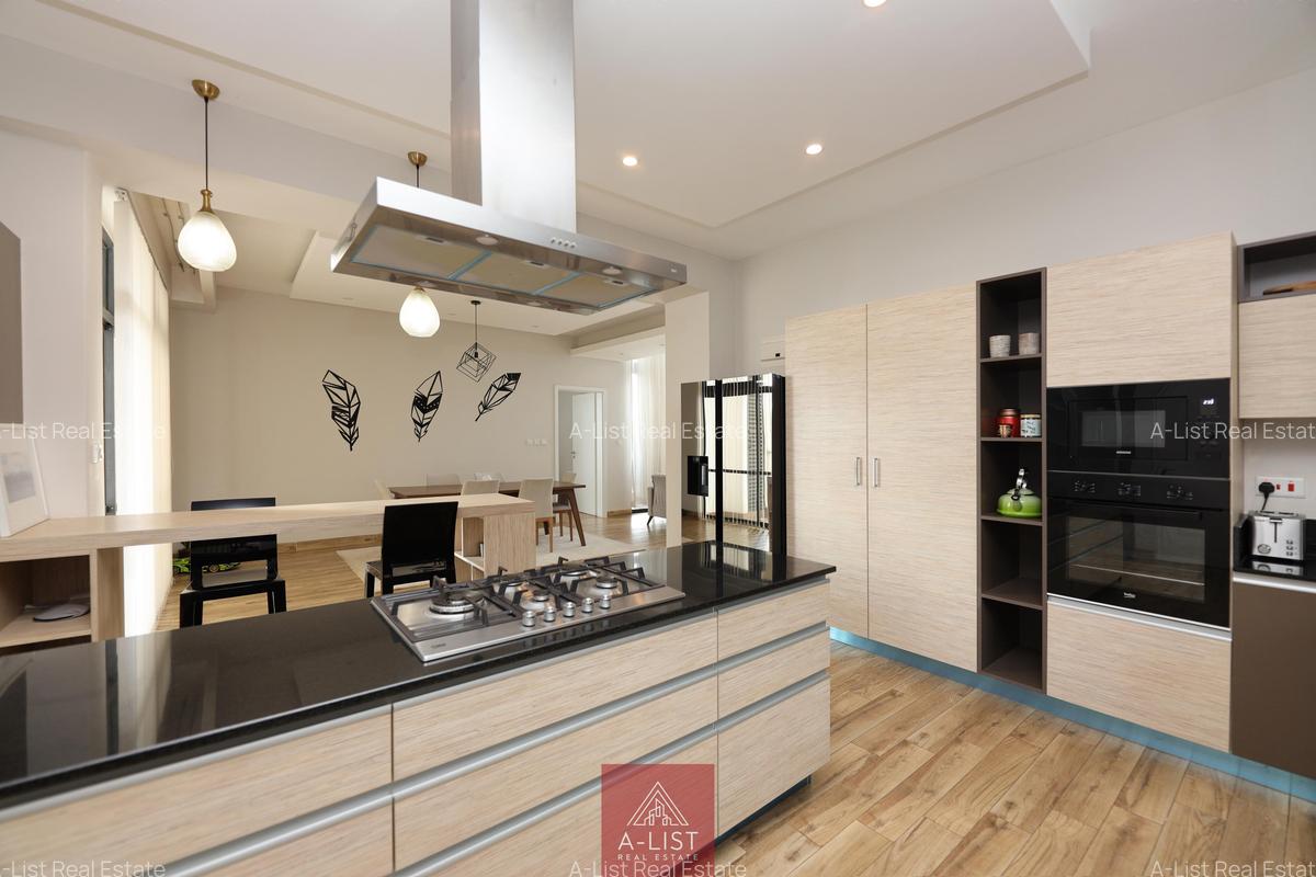 4 Bed Apartment with En Suite at Riverside Drive - 6