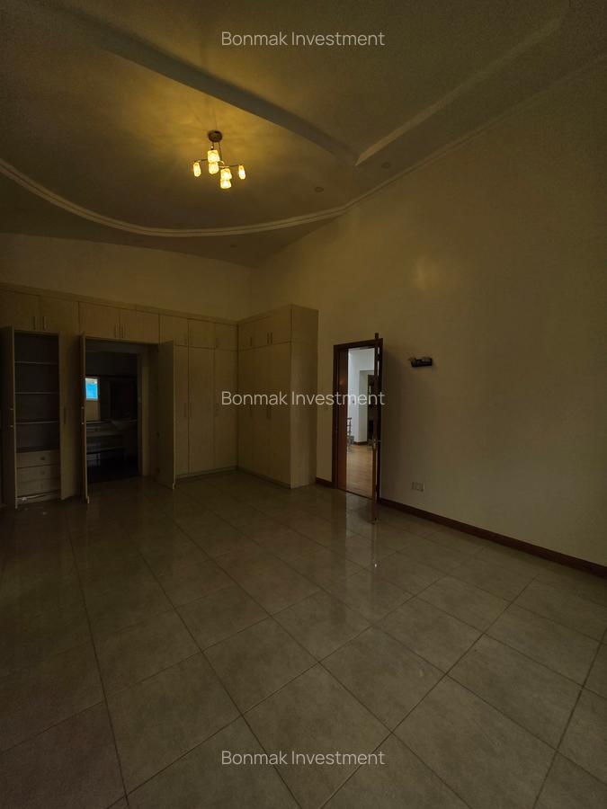 4 Bed Townhouse with En Suite at Riverside Drive - 17