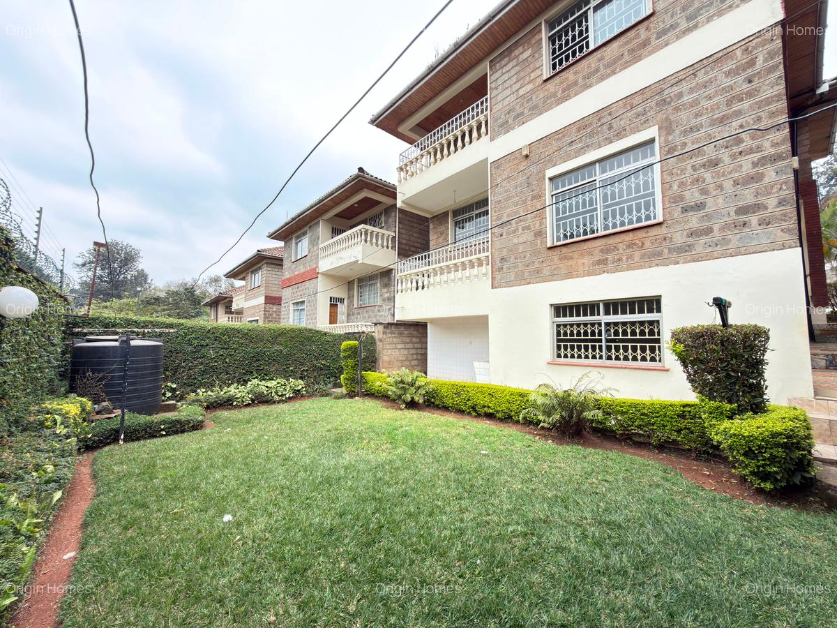 4 Bed Townhouse with En Suite at Lavington - 1
