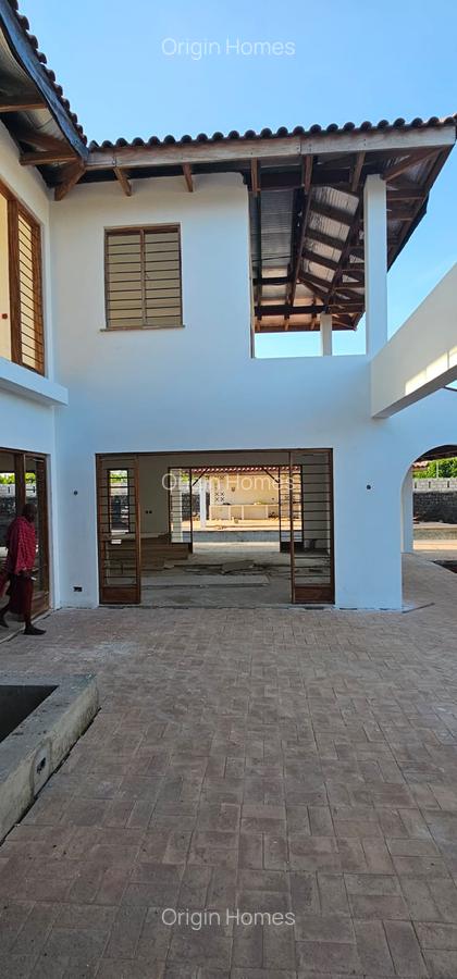 3 Bed Townhouse with En Suite at Diani - 17