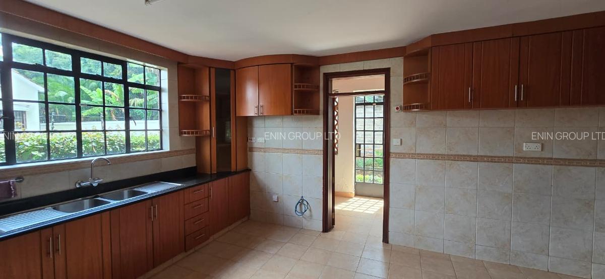 5 Bed Townhouse with En Suite in Lavington - 7