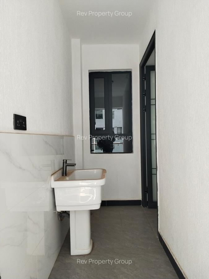 2 Bed Apartment with En Suite in Lavington - 10