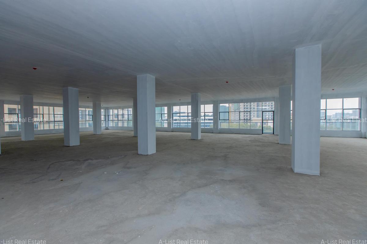 2,500 ft² Commercial Property with Service Charge Included at Brookside Close - 4