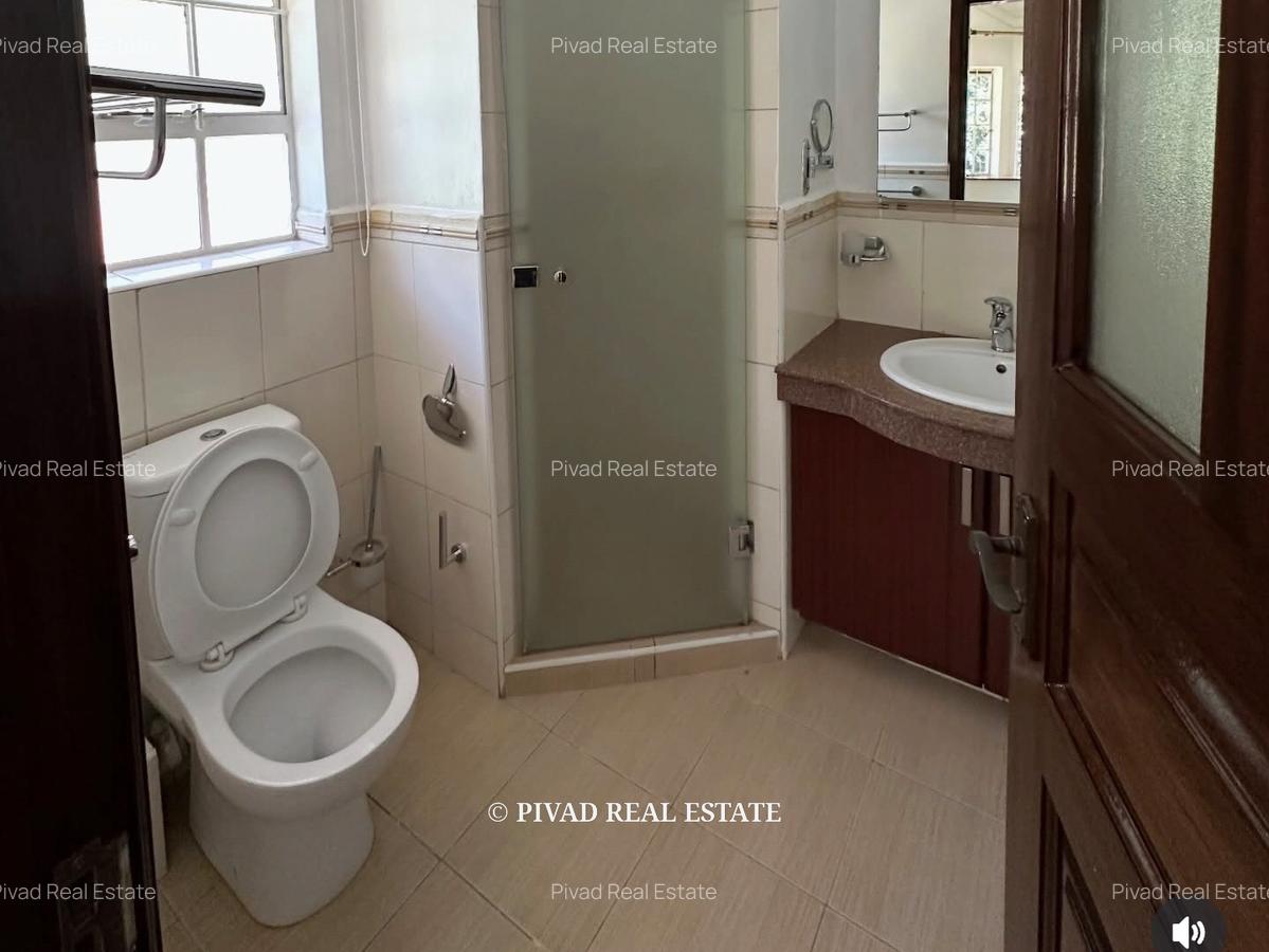 5 Bed House with Swimming Pool in Rosslyn - 3