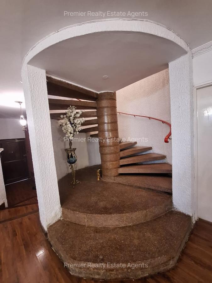 5 Bed Villa with En Suite at Rhapta Road - 15